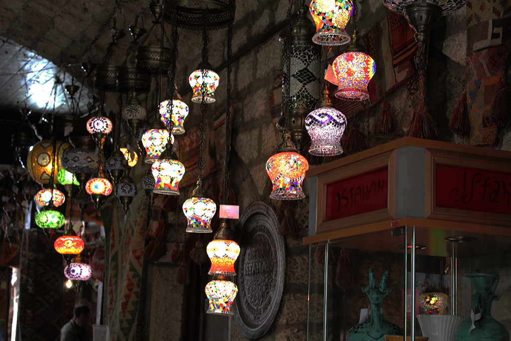 разноцветные фонарики, рынок в Сараево